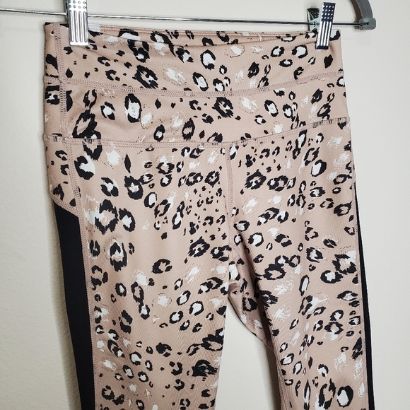 Zella Carmine Black Cheetah Leopard Print High Rise Ankle Crop Leggings - Picture 3 of 8